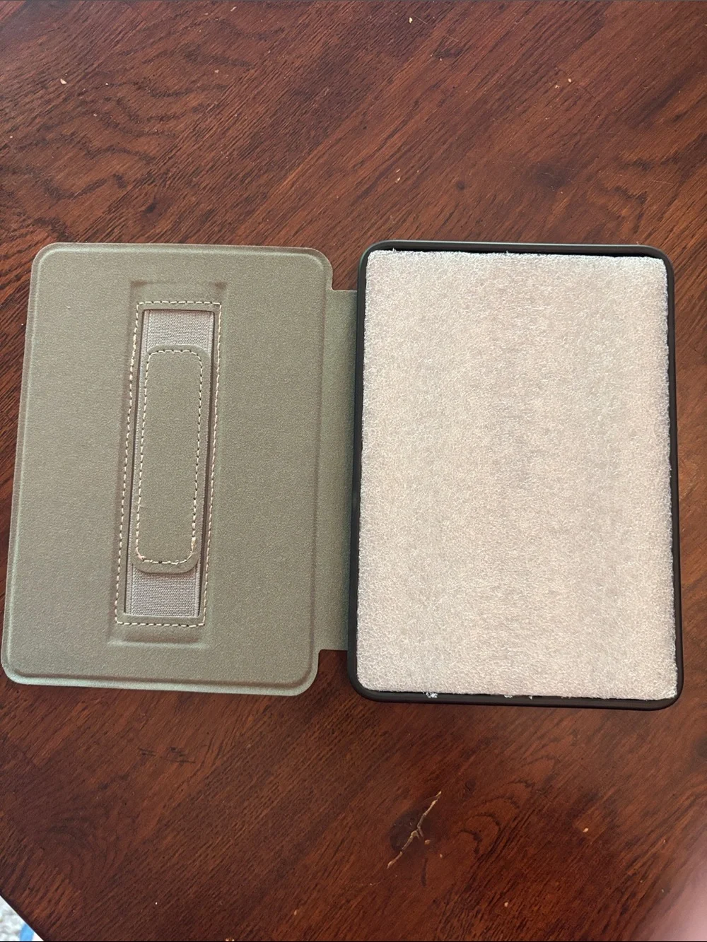Page.theshop Floral Pink Kindle Case